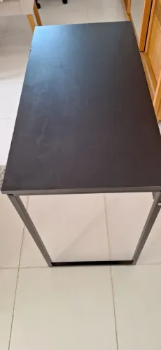 Duas mesas para escritório Pretas