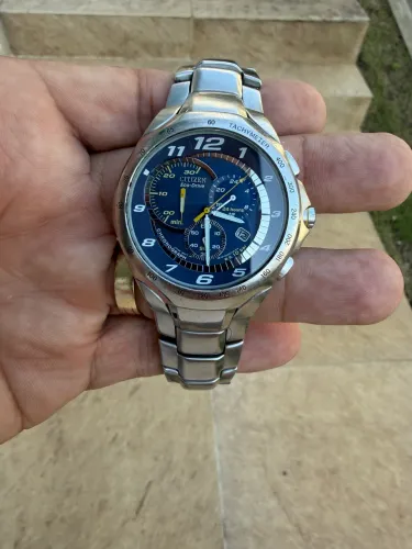 Relógio citizen prata eco drive semi novo. Em ótimo estado.