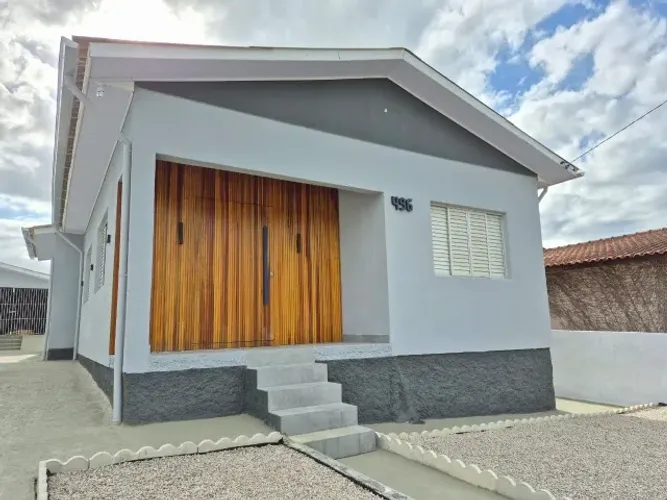 Casa 3 Quartos em Criciúma bairro Jardim Maristela, finacia pelo Banco, Toda Reformada