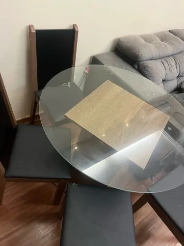 Mesa e cadeira