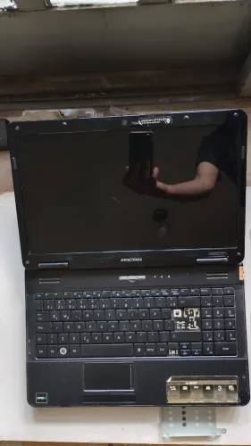 Notebook e-Machines E627 (com defeito: para conserto ou retirar componentes)