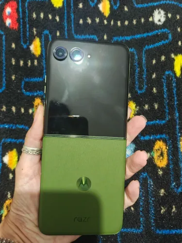 Smartphone Motorola RAZR 50 Ultra + Capinhas
