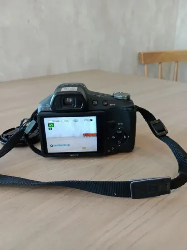 Câmera Sony Cyber-shot Carl Zeiss Zoom Óptico Full HD