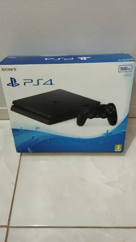 PS4 slim na caixa. 