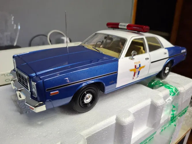 carro 1:18 policia
