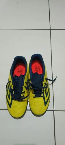 Chuteira umbro Society 