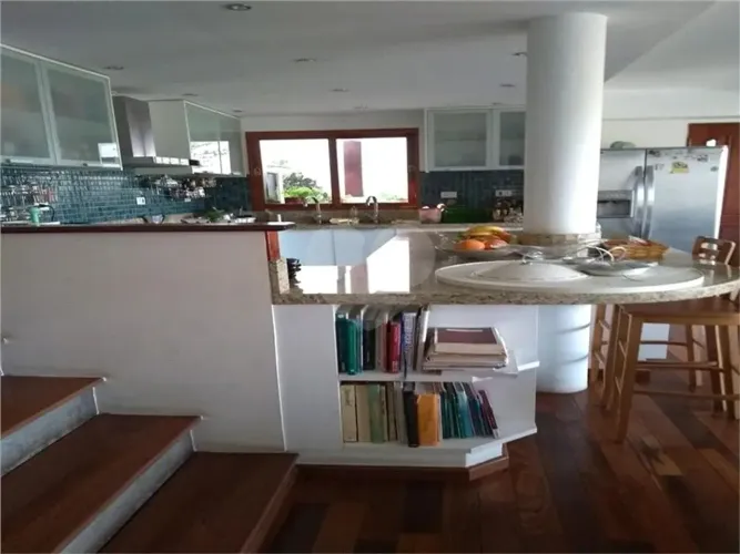 CASA ESTILO COLONIAL PODENDO SER UTILIZADO COMO AIRBNB