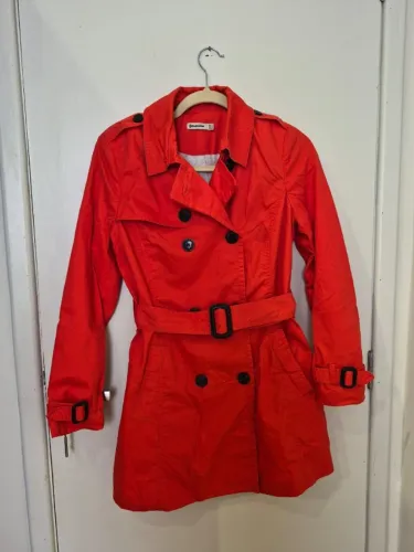 Trench Coat / Sobretudo Vermelho Stradivarius (Importado Europa) - Tam S (P)