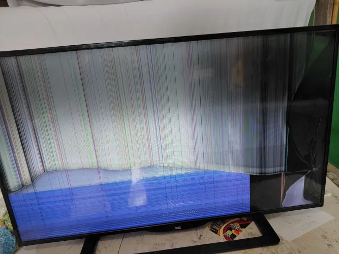 TV AOC 43 LE43D1452 - Liga normal (tela quebrada) - para peças