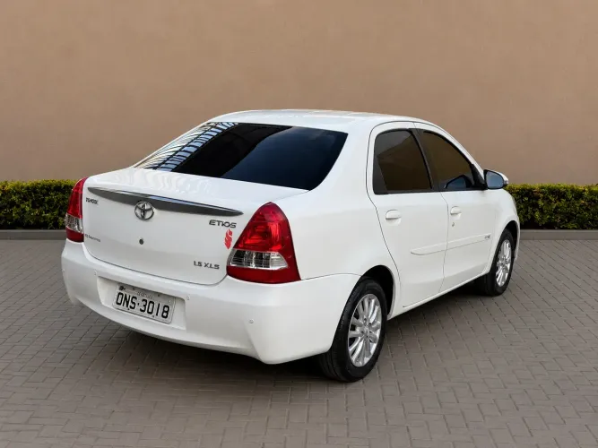 Toyota Etios XLS Sedan 1.5 Flex 16V 4P Mec. 2015