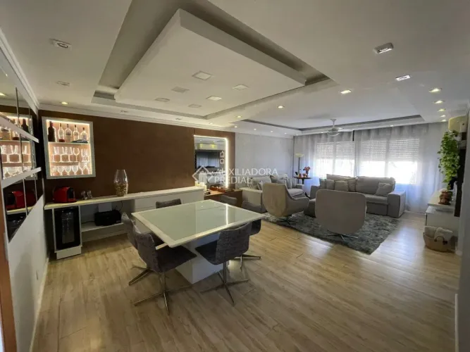Casa com piscina no Jardim Itu Sabará
