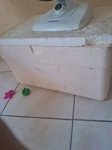 Vende se isopor 