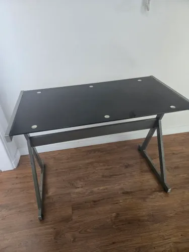 Mesa de Escritório/Escrivaninha com Tampo de Vidro Preto