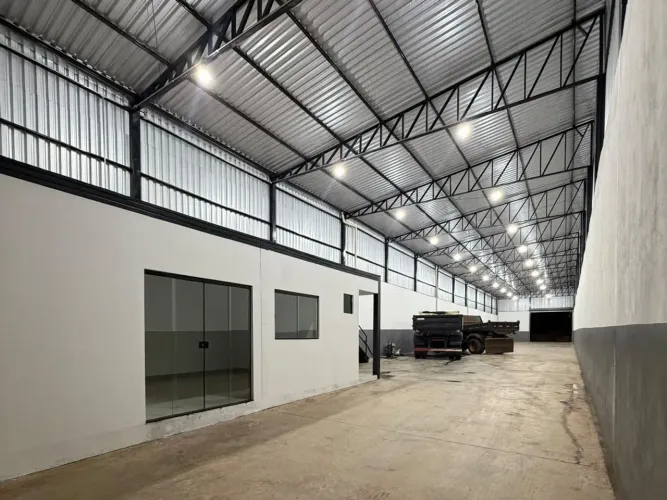 Galpão para alugar, 600 m² por R$ 9.000,00/mês - Segismundo Pereira - Uberlândia/MG