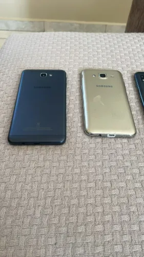 4 celulares e um cooler ventilador Play 5