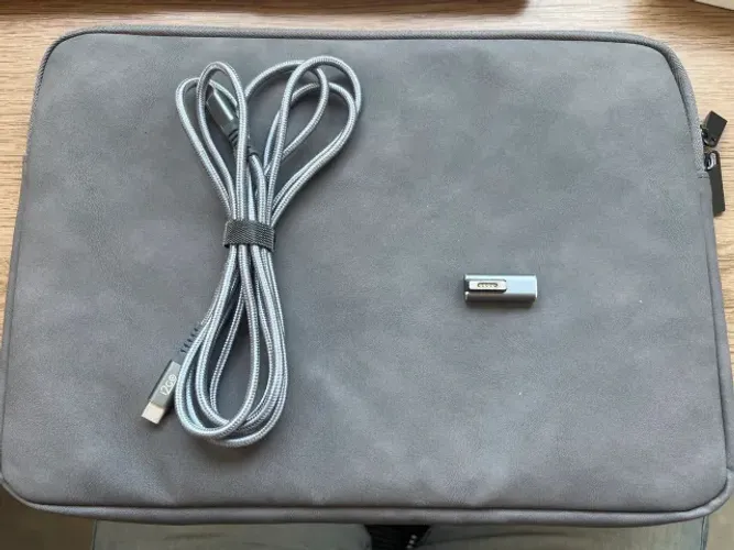 Capa MacBook Air 11 + adaptador Lightning USB-C
