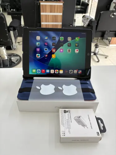 iPad 8ª Geração 128GB + Pencil + Case + Carregador Completo