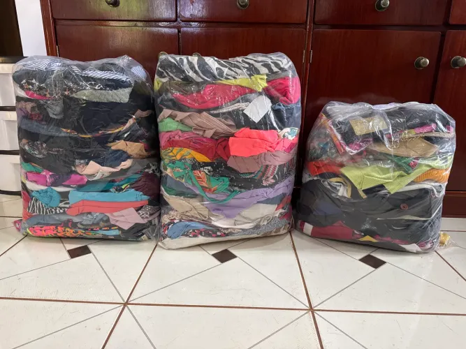 Lote de roupas feminina e masculino