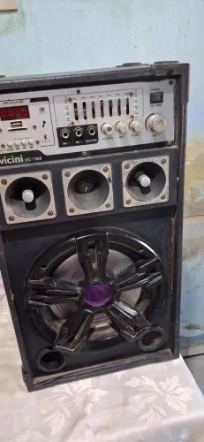 Conjunto de cx de som Vicini amplificada Vc7300, potência 300wts