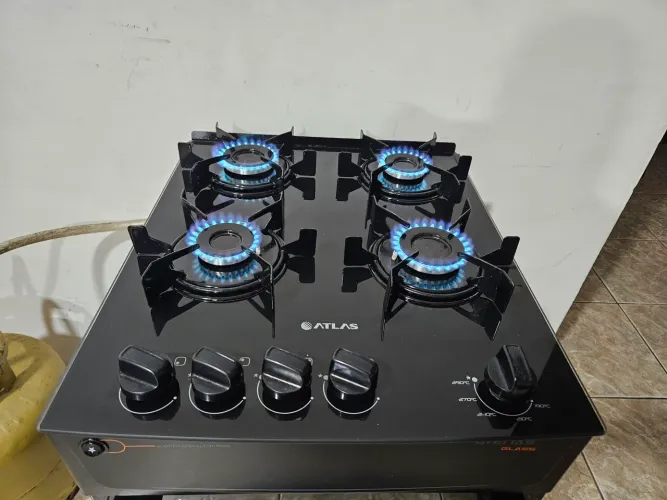 Fogão Semi Novo, acendimento automático, Entrego também!!