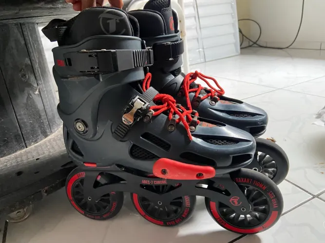  Patins inline do modelo Traxart URB-E