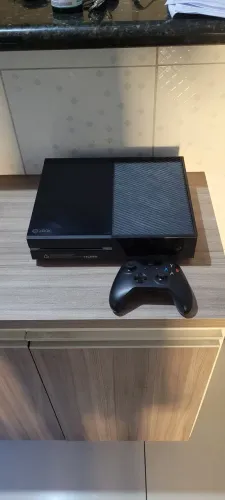 Xbox One Semi Novo + Jogos 