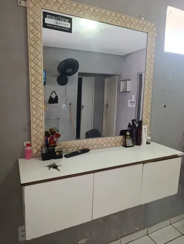 Bancada e espelho pra salão