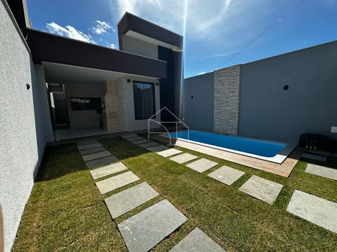 Casa Individual com piscina à Venda no Residencial Centro da Serra