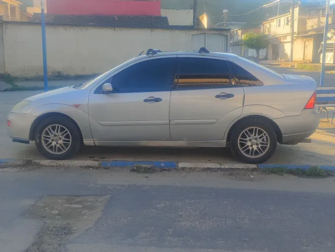 Ford Focus Ghia Sed. 2.0 16v/ 2.0 16V Flex 4P 2002