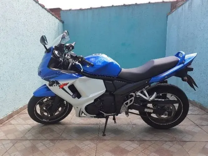 Moto GSX 650F praticamente 0km