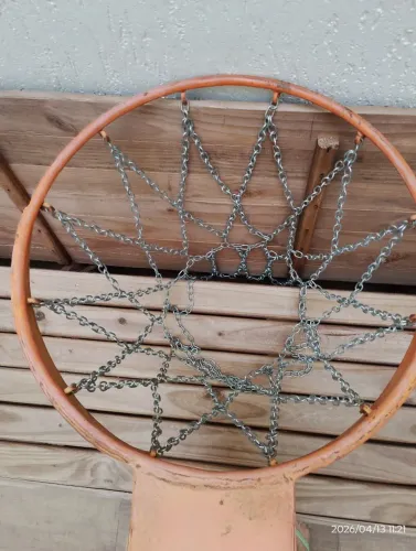 Aro e bola de basquete 