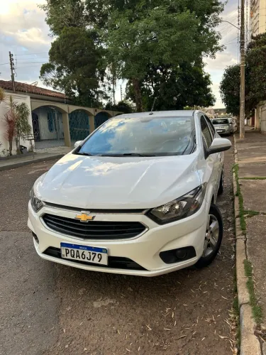 Chevrolet Onix Hatch LT 1.0 8V Flex Mec. 4P 2017