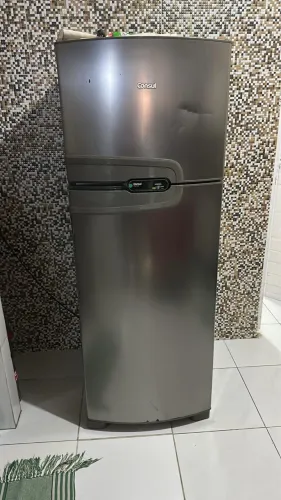 Vendo geladeira cônsul gelando perfeita 10 minuto água empedra