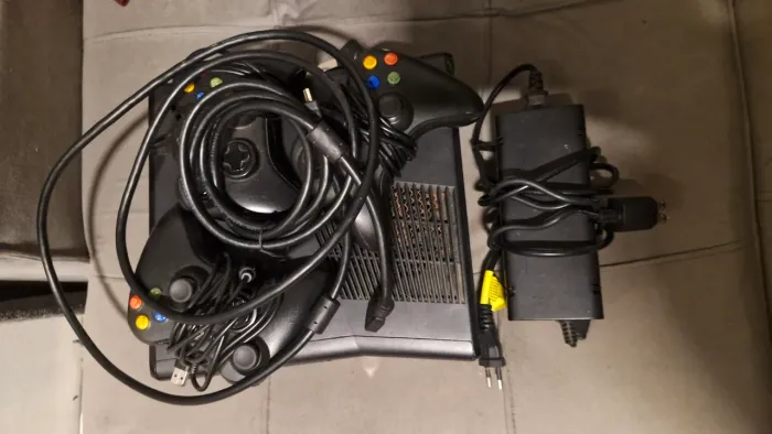 Xbox 360 + 3 Controles + Cabos - Funcionando - Ótimo Estado