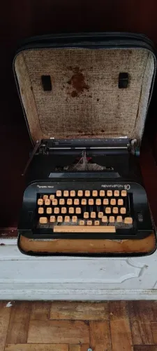 Máquina de escrever Remington 10