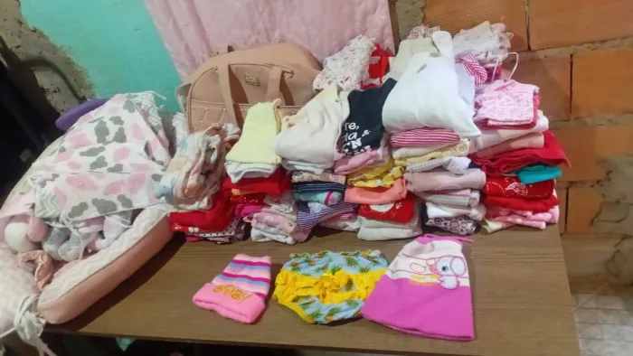 Enxoval menina 100 peças+bolsa+ninho+kit berço! Serve de RN até 3 meses ou mais mta coisa