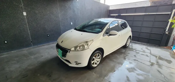 Peugeot 208 Allure 1.5 Flex 8V 5P 2014