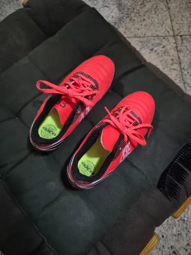 Vendo chuteira OXN Avanti 3 Flamengo Futsal Infantil número 33