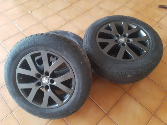 Vendo Rodas TR4 com Pneus