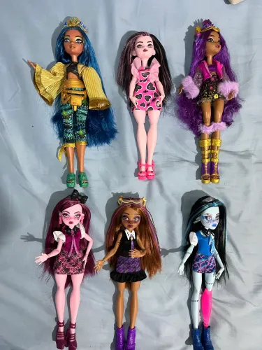 Lote de 6 bonecas monster High 