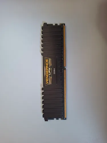 Memória ram 8GB ddr4 corsair 3200mhz