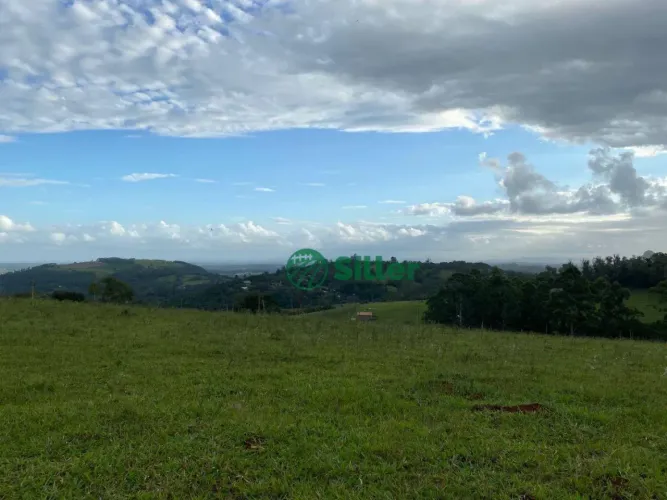 Área de 5 hectares a venda a 4,5 km da 020