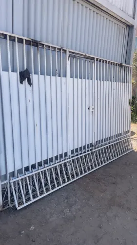 Portão de ferro