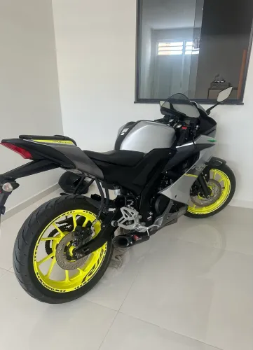 Yamaha R15