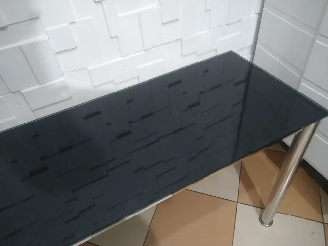 Aparador de inox com tampo de vidro