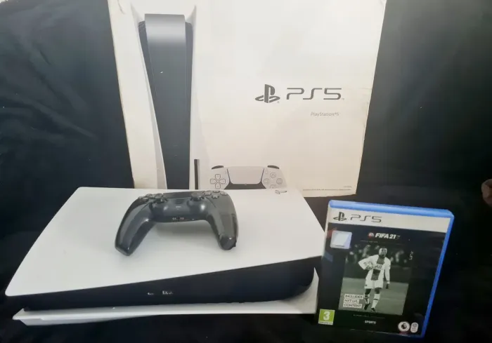 ? PlayStation 5 (PS5) Edição com Leitor de Disco + FIFA 21 + Caixa Original