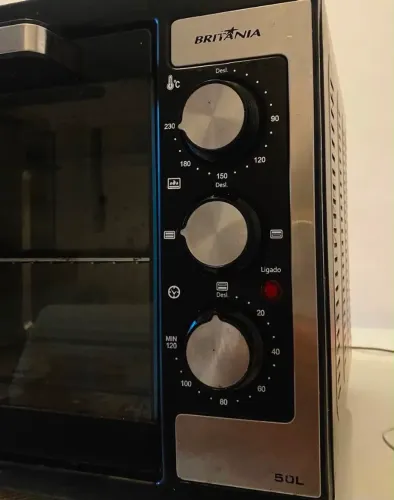Forno elétrico Britânia com timer