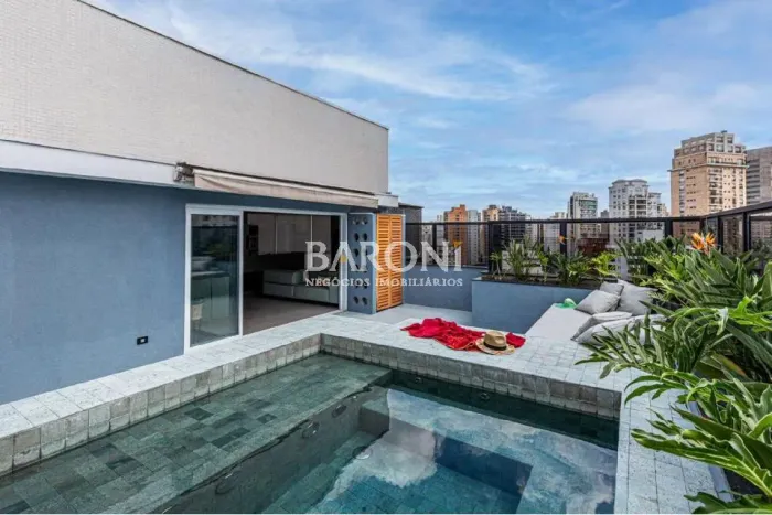 Cobertura Duplex a venda em Moema, totalmente reformada. Baroni Imóveis, imobiliária em Mo