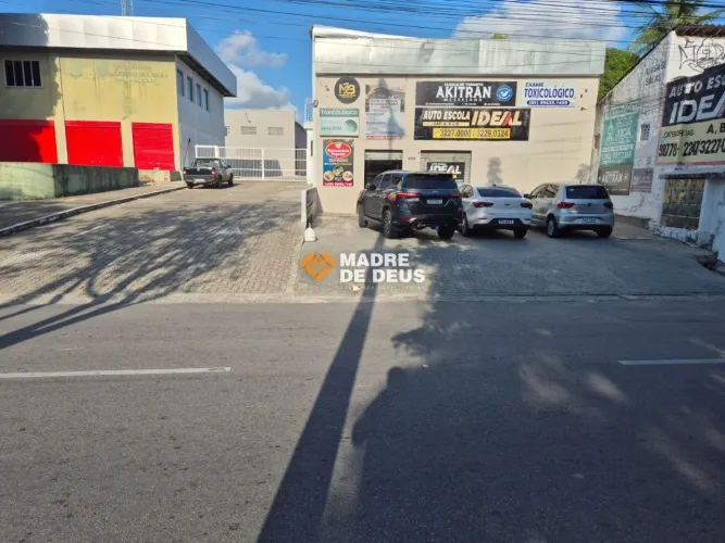 Hub Comercial na Frei Cirilo 1.260 m² - 18 Salas + Galpão | Investimento com Renda