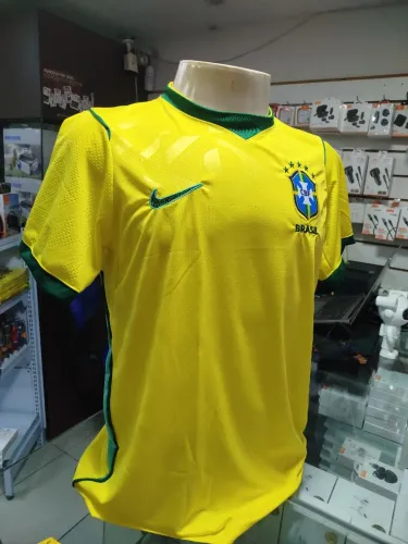 Kit 2 Camisas do Brasil feminina e masculina.